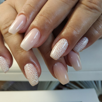 Корекція + ремонт, фото - майстер манікюру Sofi Nail