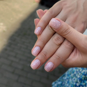 Манікюр зі зняттям та покриттям
                    Салон красоты Fargo Киев