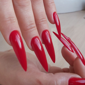 Красный маникюр на длинные ногти однотонный (монохромный), фото -  