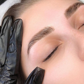 Ламінування та фарбування брів