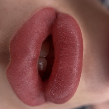 Акварельні губи