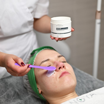 Комбінована чистка обличчя
                    Салон краси Savage Київ