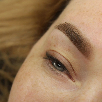 Пудрова техніка перманенту брів та перманент повік