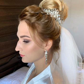 Весільний макіяж і зачіска
                    Майстер з нарощування волосся Елена Київ