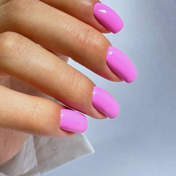 Яскравий манікюр рожевий на квадратні нігті, фото - Салон краси NS beauty studio