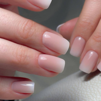 Ніжний манікюр на квадратні нігті світлий, фото - Салон краси NS beauty studio