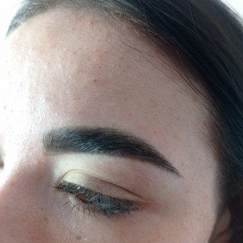 Фарбування брів