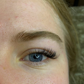 Нарощування вій
                    Лешмейкер Julia Бровары