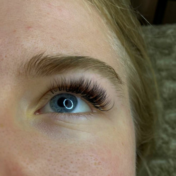 Нарощування вій
                    Лешмейкер Julia Бровары