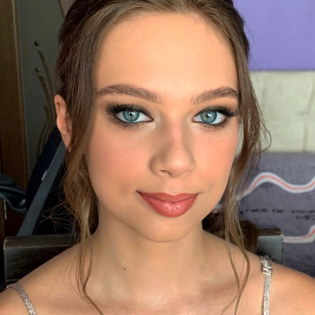 Макияж и прическа для фотосессии
                    Майстер з нарощування волосся Елена Київ