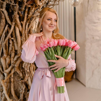 Макияж и прическа для фотосессии
                    Майстер з нарощування волосся Елена Київ