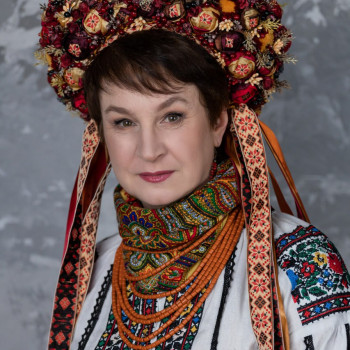 Макияж и прическа для фотосессии
                    Майстер з нарощування волосся Елена Київ