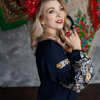 Макияж и прическа для фотосессии
                    Майстер з нарощування волосся Елена Київ