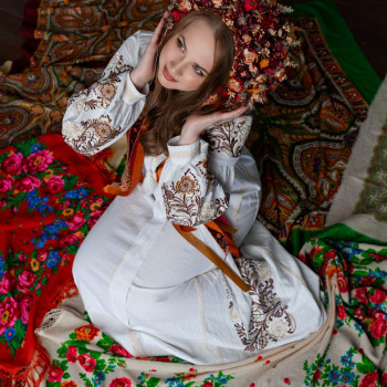 Макияж и прическа для фотосессии
                    Майстер з нарощування волосся Елена Київ