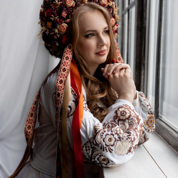 Макияж и прическа для фотосессии
                    Майстер з нарощування волосся Елена Київ