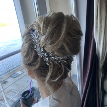 Макияж и прическа для фотосессии
                    Майстер з нарощування волосся Елена Київ