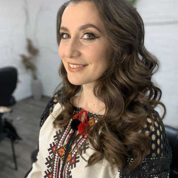 Макияж и прическа для фотосессии
                    Майстер з нарощування волосся Елена Київ