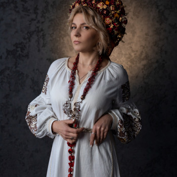 Макияж и прическа для фотосессии
                    Майстер з нарощування волосся Елена Київ