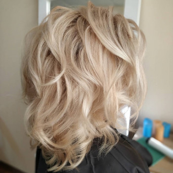 Градуйована стрижка багатошарова, фото - майстер перманентного макіяжу Анна Гальчанська