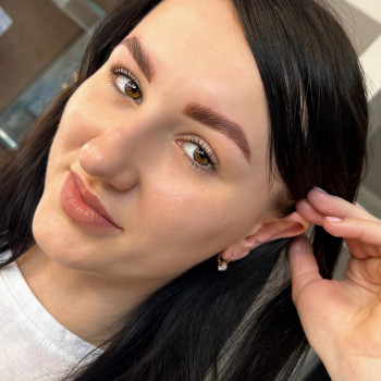 Корекція та фарбування брів