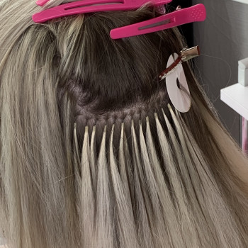 Процес нарощення волосся в нашому салоні, фото - салон краси WoMenClub