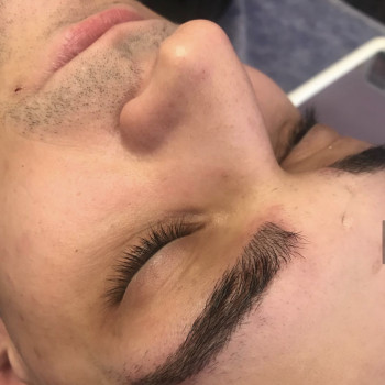 Брови мікроблейдінг для чоловіків