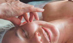 Масаж обличчя Обучающий центр Секрети майстрів Ровно