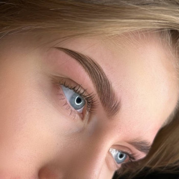 Фарбування брів
                    Салон красоты Beauty Bar Винница