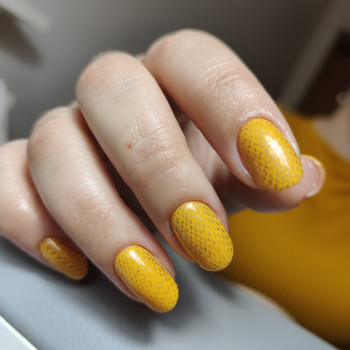 Желтый маникюр с узором горчичный, фото - Мастер маникюра Ірина Андріяка