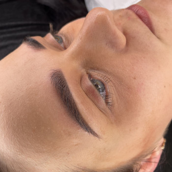 Перманентний макіяж брів
        