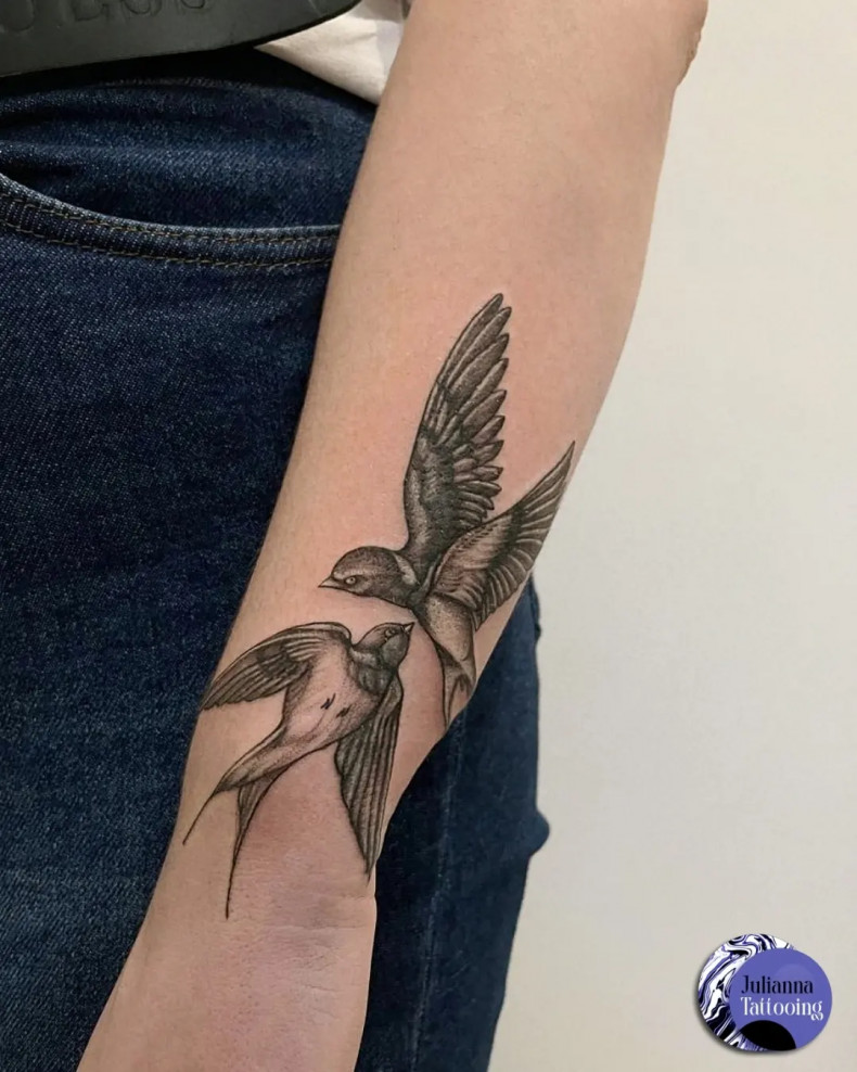 Женские на предплечье реализм, фото - Тату мастер Julianna Tattooing