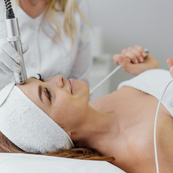 Безін’єкційна мезотерапія обличчя
                    Косметологический центр Skin Studio Beauty FULL Львов