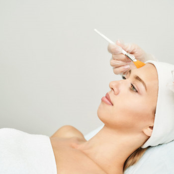 Пілінг обличчя
                    Косметологічний центр Skin Studio Beauty FULL Львів