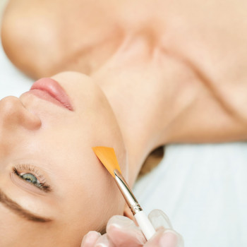 Пілінг обличчя
                    Косметологічний центр Skin Studio Beauty FULL Львів