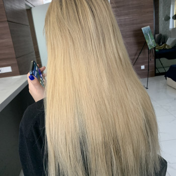 Наращивание волос, коррекция
                    Майстер з нарощування волосся Елена Київ