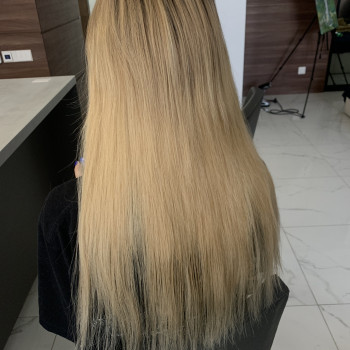 Наращивание волос, коррекция
                    Майстер з нарощування волосся Елена Київ