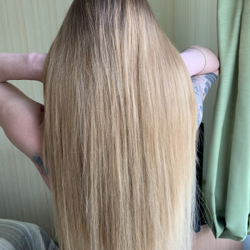 Наращивание волос, коррекция
                    Майстер з нарощування волосся Елена Київ