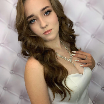 Прическа
                    Мастер по наращиванию волос Елена Киев