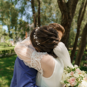 Прическа
                    Мастер по наращиванию волос Елена Киев