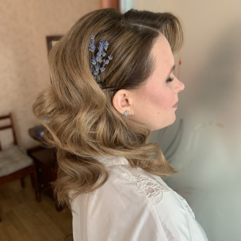 Прическа
                    Мастер по наращиванию волос Елена Киев