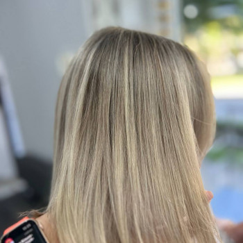 Фарбування волосся
                    Салон красоты ЛайфТріо Днепр