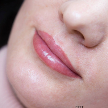 Татуаж губ в натуральній техніці
                    Мастер перманентного макияжа Татьяна Львов