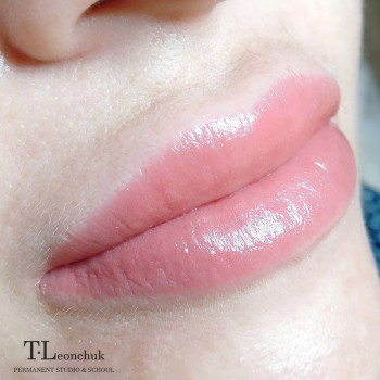 Татуаж губ в натуральній техніці
                    Мастер перманентного макияжа Татьяна Львов