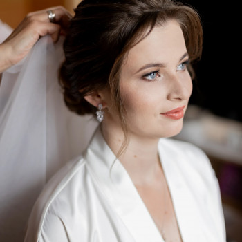 Макіяж на любий випадок
                    Майстер з нарощування волосся Елена Київ