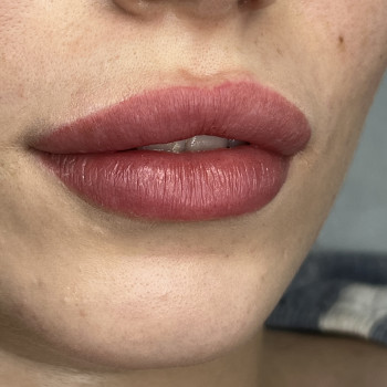 Перманентний макіяж губ
