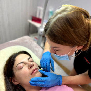 Аугументація губ
                    Косметолог-инъекционист Надежда Киев