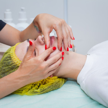 Масаж обличчя
                    Косметолог Екатерина Киев