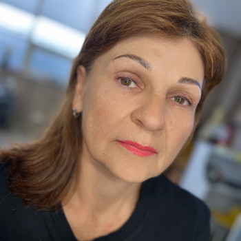 Ламінування брів з фарбуванням
                    Бровист Ирина Николаев