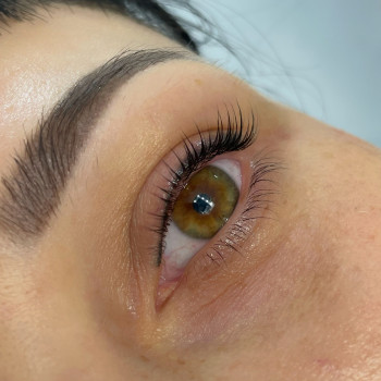 Ламінування та фарбування вій
На 1,5-2 місяці за 1 год