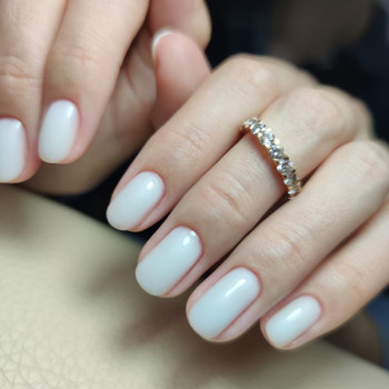 Манікюр з покриттям гель лак
                    Салон краси Афродита Кривий Ріг